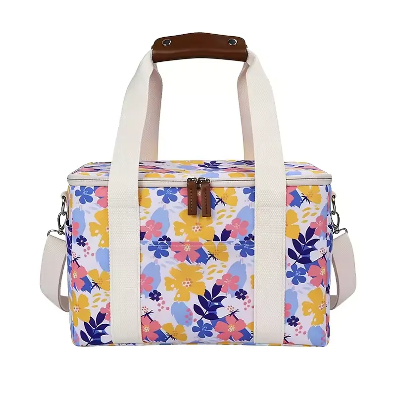 Canvas lunch box demonstrating thermal retention capacity with temperature testing