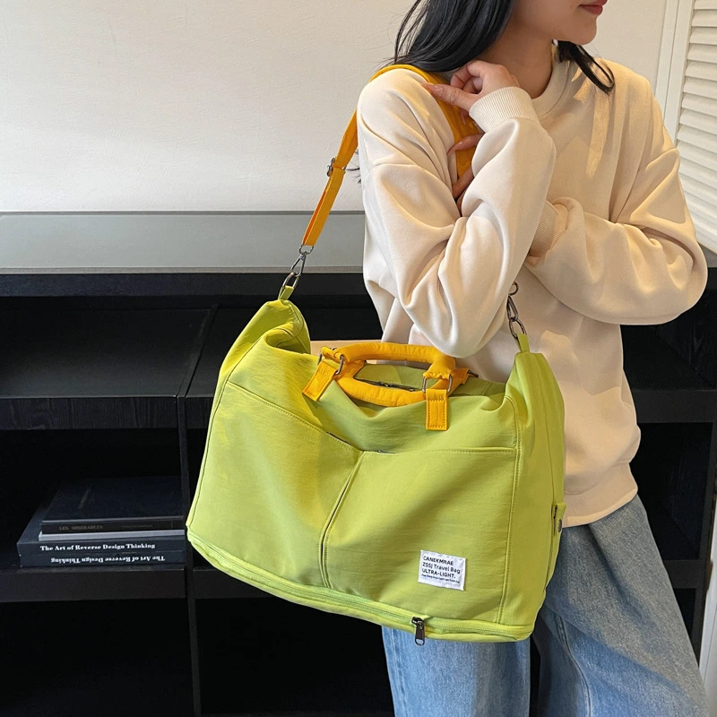 Travel bag with waterproof dry-wet separation compartment