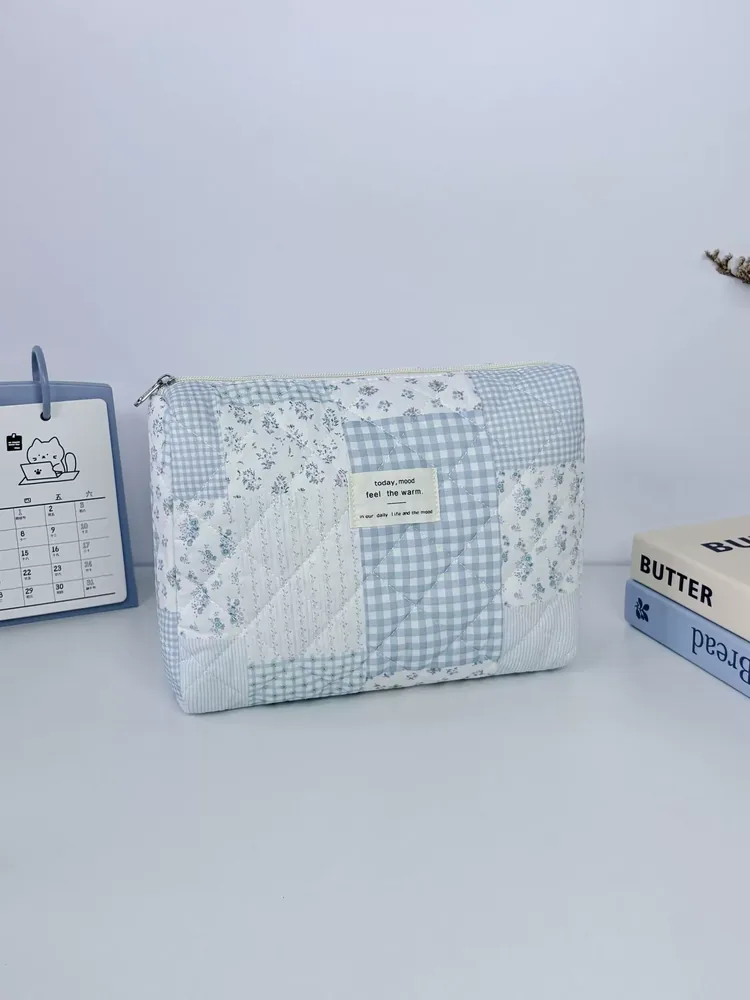 Blue-white floral patchwork vertical cosmetic bag with quilted panels