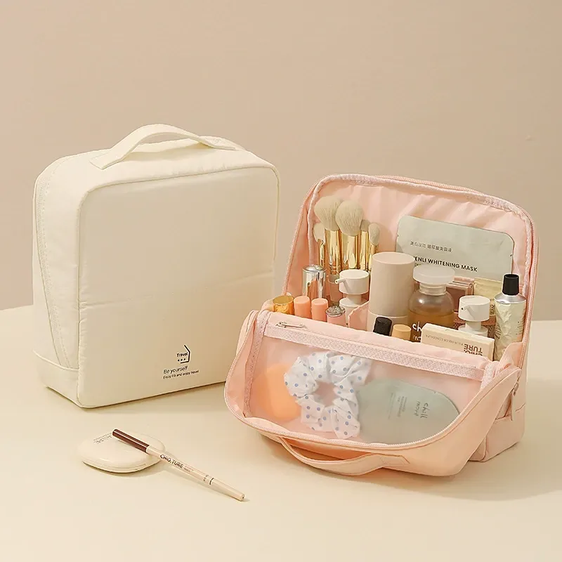 Polyester shell and mesh divider structure of the organizer