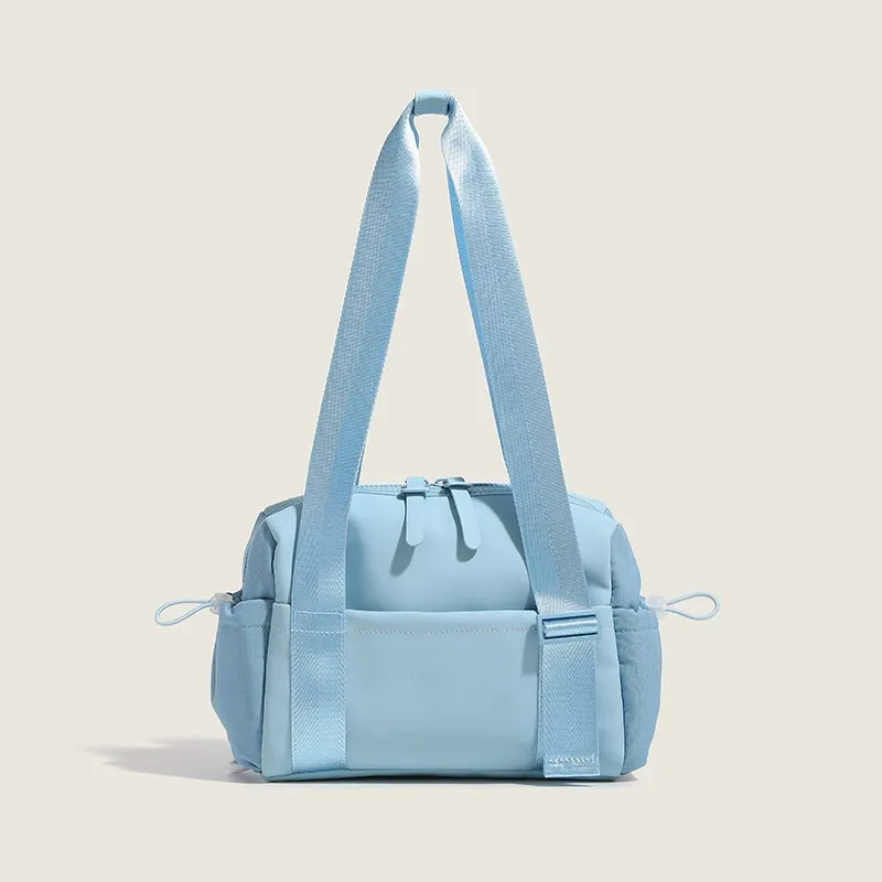 Top zip closure and 3D gusseted interior pocket detail on nylon gym bag